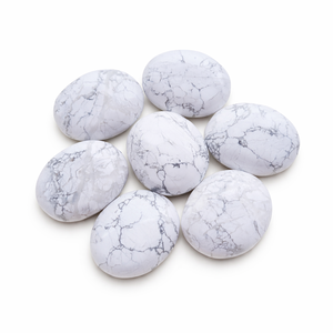 Pierre de palmier ovale en howlite naturelle, polie, avec veines de marbre blanc, cristal de guérison, Reiki, méditation, énergie, décoration, vente en gros - Product Image 1