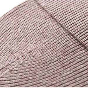 Gorro de Punto Acanalado de Primera Calidad - Gorro de Invierno Cómodo y Elegante Unisex - Gorro de Punto Acanalado Minimalista Color Malva - Product Image 5