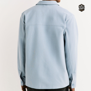 เสื้อแจ็คเก็ตยีนส์ลำลองผู้ชาย น้ำหนักเบา ผลิตจากโพลีเอสเตอร์/คอตตอน ระบายอากาศได้ดี เป็นมิตรกับสิ่งแวดล้อม แห้งเร็ว สไตล์สตรีทแวร์ มีโลโก้ด้านหน้า สวมใส่สบาย - Product Image 3