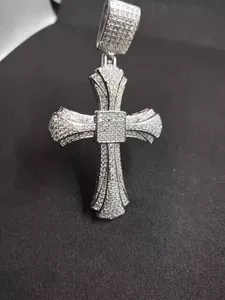Colgante de cruz estilo hip hop con micro pavé de moissanita, plata de ley chapada en oro de 18K, joyería cristiana de lujo con brillo para hombres y mujeres - Product Image 4