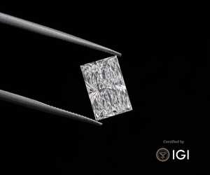Pendentif bague de mariage en diamant de laboratoire certifié IGI 2,08 CT, taille baguette, couleur E, coupe fantaisie antique - Product Image 1