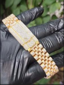 Reloj de diamantes de diseñador de la mejor calidad para mujer con bisel de cristal para fiestas nocturnas disponible al mejor precio del mercado. - Product Image 2