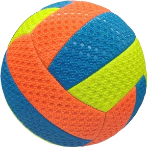 Balones deportivos innovadores y personalizados, fabricados con materiales híbridos suaves para voleibol de competición especializado. - Product Image 2