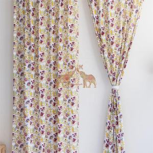 Ensemble de rideaux en coton luxueux à motifs floraux imprimés à la main Sanganeri, doux et durables pour la maison - Product Image 2