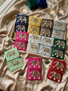 เคสโทรศัพท์ผ้าไหมลายช้างพร้อมสายคล้องคอ ที่ใส่บัตร กระเป๋าใส่เหรียญ ของขวัญงานแต่งงาน ของชำร่วยงานปาร์ตี้ อุปกรณ์เสริมมือถือ - Product Image 3