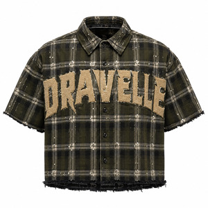 Chemise à carreaux oversize Y2K streetwear personnalisée avec ourlet brut, boutonnée, logo en strass et chenille, manches courtes, vente en gros - Product Image 3