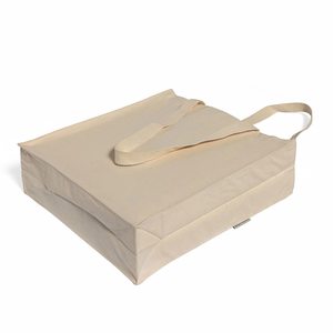 Sac fourre-tout en toile de coton biologique avec soufflet complet et bandoulière, personnalisable avec logo, réutilisable, idéal pour cadeaux, vente en gros et achats en vrac pour les marchés. - Product Image 6