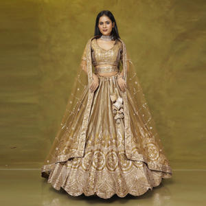 ชุดเลเฮนกาโชลีผ้าไหมดีไซน์เนอร์แบบดั้งเดิม ปักลายดิ้นทองอย่างประณีต กระโปรงทรงบานสำหรับเจ้าสาว ผ้าคลุมไหล่เน็ตหรูหรา สำหรับงานแต่งงาน งานดิวาลี และงานปาร์ตี้ - Product Image 1