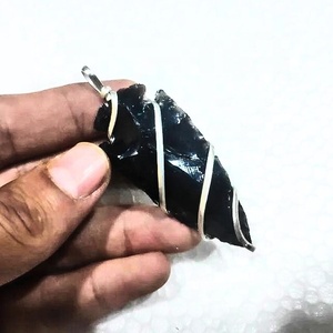 Colgantes de punta de flecha de envoltura de alambre de obsidiana negra-Piedra natural hecha a mano Cristal Feng Shui Estilo Amor Curación Estatuilla Piedra preciosa Ágata - Product Image 1