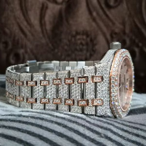 Reloj de Pulsera Unisex de Lujo Clásico de Acero Inoxidable con Bisel Personalizado, Piedra Verde Redonda de Moissanita, Resistente al Agua y a la Moda - Product Image 1