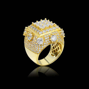 Anillo Geométrico de Plata 925 de Primera Calidad con Diamante Cultivado en Laboratorio y Tono Dorado con Aspecto de Cristal Brillante para Minoristas de Joyería - Product Image 1