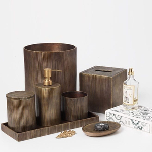 Ensemble de salle de bain nordique rétro en bois de bambou et métal : porte-brosse à dents, distributeur de savon, boîte à mouchoirs, poubelle - Product Image 6
