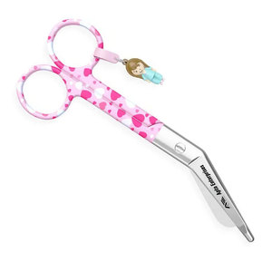 Ciseaux infirmiers avec motifs de cœurs sur fond rose, en acier inoxydable, conçus pour des coupes rapides et précises en milieu médical - Product Image 4