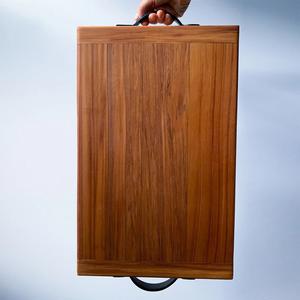 Planche à découper en bois d'acacia robuste avec poignées solides, idéale pour couper, servir et une utilisation professionnelle en cuisine - Product Image 1