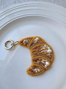 Magnifique design de broderie perlée avec des motifs floraux complexes pour les passionnés de mode - Product Image 4