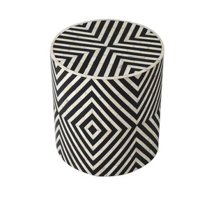 Taburetes de mesa auxiliar de tambor de mosaico hechos a mano con incrustaciones geométricas de nácar en blanco y negro, taburete de café con diseño de chevron para decoración de sala de estar - Product Image 3