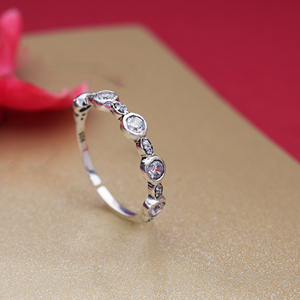 Hermoso Anillo de Plata de Ley 925 Hecho a Mano con Bisel de Diamantes |   Joyería Elegante para el Día a Día para Mujeres y Niñas, para Usar en Bodas y Fiestas - Product Image 4