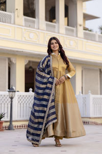 Elegante Vestido Banarasi con un Estilo Gracioso y un Diseño Festivo Atemporal para Hacer de Cada Momento una Experiencia Inolvidable - Product Image 4