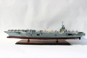 GIA NHIEN CO.LTD เรือบรรทุกเครื่องบิน USS Gerald R Ford CVN 78 แบบจำลองไม้ ของเล่นทำมือ พร้อมใช้งาน งานแกะสลัก ของสะสม - Product Image 2