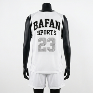 Conjunto de Jersey y Pantalones Cortos de Baloncesto de Malla de Poliéster Premium de 190 GSM, Blanco con Paneles con Ribete Negro, Logotipo Personalizado con Pedrería, Conjuntos para Mujer - Product Image 4