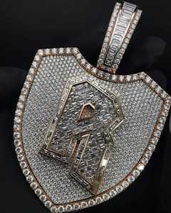 Collier pendentif bouclier de luxe en argent sterling serti de pierres, avec grande lettre R et pierres de moissanite taille baguette, bijoux hip-hop pour hommes - Product Image 3
