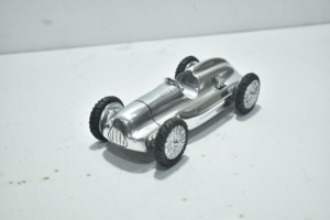 โมเดลรถแข่งโลหะคุณภาพส่งออก ตกแต่งอย่างมีศิลปะ เหมาะสำหรับตกแต่งบ้านและเป็นของขวัญ มีจำหน่ายแล้ว - Product Image 4