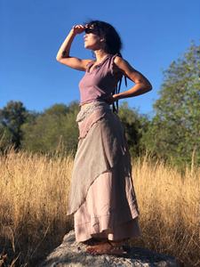 Falda Boho de Encaje Asimétrica con Volantes de Algodón, Falda Maxi con Silueta Fluida y Estilo Romántico Bohemio - Product Image 4