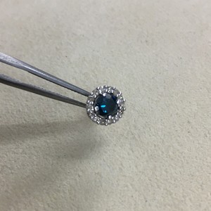 Boucles d'oreilles clous halo pour femme en argent sterling 925 plaqué rhodium avec diamant naturel bleu taille ronde 1,10 carat – Bijoux tendance pour mariage et soirée - Product Image 5