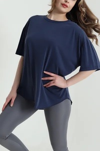 เสื้อไหมพรมคอเต่าแขนสั้นสีพื้นสำหรับผู้หญิงไซส์ใหญ่ EVER GLOW รุ่นลำลองสำหรับฤดูร้อน ผลิตจากผ้าฝ้าย 100% ป้องกันรอยยับ ป้องกันรังสียูวี แห้งเร็ว - Product Image 4