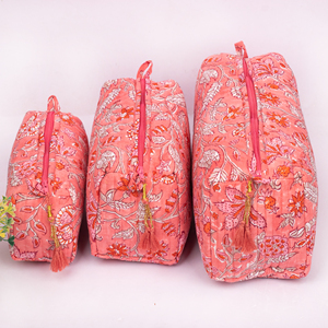 ชุดกระเป๋าเครื่องสำอางผ้าฝ้ายพิมพ์ลายด้วยมือ เหมาะสำหรับการเดินทาง พร้อมซิปปิด กระเป๋าใส่ของใช้ในห้องน้ำแบบซักได้ ขายส่ง - Product Image 1