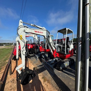 Mini-excavatrice Takeuchi pour projets de construction professionnels avec des performances de creusement fiables et un fonctionnement efficace - Product Image 1