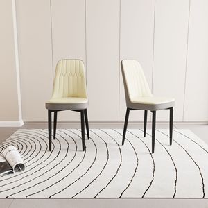 Set di 2 Sedie da Pranzo in Stile Moderno, Alta Qualità in Pelle PU e Tessuto con Cuscini Spessi e Morbidi, Gambe in Metallo Nero - Product Image 1