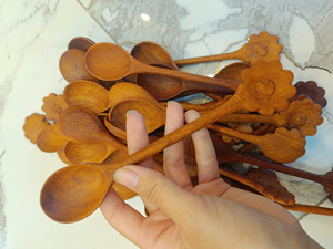 Cuchara de Cocina de Madera Hecha a Mano de Primera Calidad, Utensilio de Cocina Grabado Personalizado, Madera de Teca, Fabricante Vietnamita con Marca Privada OEM - Product Image 1
