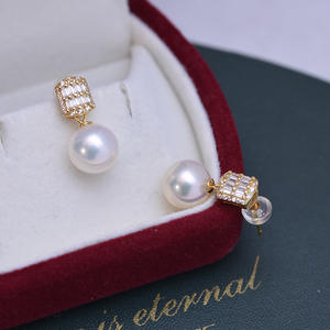 Boucles d'oreilles en perles rondes blanches d'eau douce de 9-10 mm en gros, argent S925 avec une forte brillance et de légères imperfections pour princesse - Product Image 3