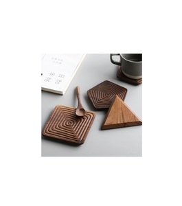 Lot de sous-verres élégants en bois – Dessous de verre durables en bois massif – Protections de surface élégantes – Essentiels décoratifs pour la salle à manger - Product Image 1