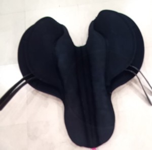 Selle de course en cuir véritable sur mesure, selle d'entraînement souple, selle d'équitation à contact étroit pour cheval - Product Image 2