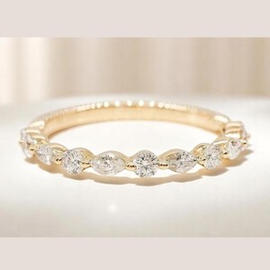 Bague demi-éternité en or massif 14 carats avec diamants de laboratoire taille marquise et taille ronde, bijoux raffinés pour anniversaires et fêtes - Product Image 1