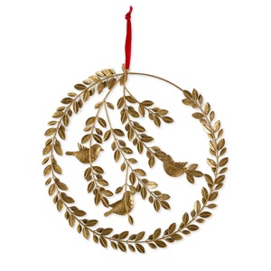 Couronne festive ornée de pierres précieuses, avec des feuilles en pierres rouges et vertes, décorée d'un cerceau doré suspendu et de trois oiseaux. - Product Image 6