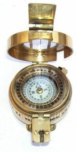 Brújula de Ingeniería Artesanal Estilo Náutico Vintage de Material MAGNESIA con Apertura por Presión - Product Image 3