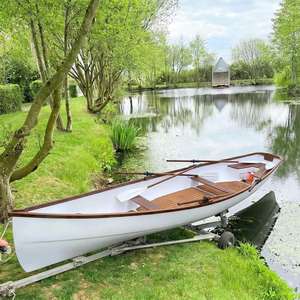 Bote de Remo Clásico Whitehall de 17 pies con Detalles en Teca, para un Aire de Lujo en la Costa, 525Lx136Wx60H cm - Product Image 3
