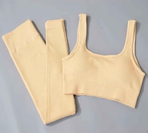 Ensembles de yoga pour femmes en tissu extensible respirant avec logo frontal, dernier design - Product Image 1
