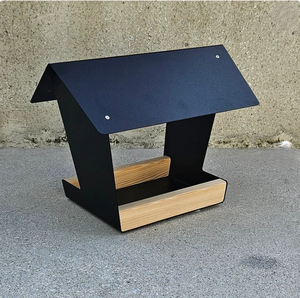 Mangeoire à oiseaux suspendue en métal en forme de maison moderne avec perchoir en bois, pour jardin extérieur, station de nourriture minimaliste pour oiseaux sauvages - Product Image 4