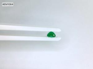 Esmeralda Zambiana 100% Natural 3A, Redonda Facetada, 1.42ct, Color Uniforme y Calidad Premium, Gema Suelta para Joyería Personalizada - Product Image 4