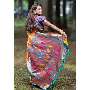 Elite weaves orangery chandrakor Swan yeola paithani Silk Saree zari ทอด้วยสีส้มตัดกันเสื้อผ้าอินเดียและปากีสถาน - Product Image 2