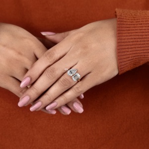 Anillo de compromiso de diamantes cultivados en laboratorio Toi Et Moi, corte pera esmeralda, oro amarillo de 14K, anillo de aniversario de dos piedras para ella, proveedor mayorista - Product Image 2