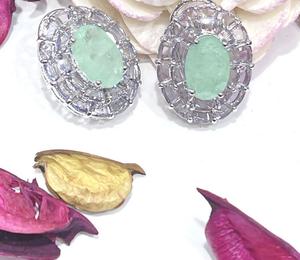 Magnifiques boucles d'oreilles clous en argent de qualité supérieure, finition CZ Polki, pour femmes et filles, collection pour soirées et occasions spéciales. - Product Image 4