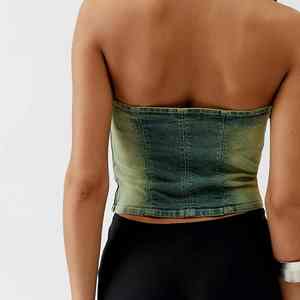 Top de Mezclilla Personalizado de Alta Calidad para Mujer, Azul Deslavado, Cuello Halter, Cuello Redondo, Dobladillo Asimétrico, Estilo Corsé - Product Image 2