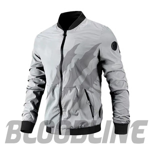Veste coupe-vent noire pour homme à manches longues avec logo sur la manche gauche, à porter en toutes saisons - Product Image 4