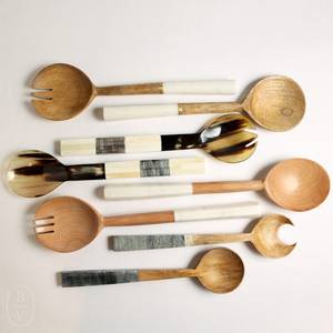 Cuchara y Tenedor de Madera para Servir Ensaladas con Mangos de Resina, Ideales para Decoración del Hogar y Tiendas de Artículos de Cocina para Reventa - Product Image 2