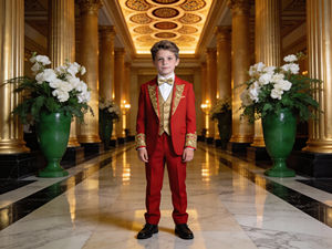 Costume de smoking noir pour enfants, double boutonnage, brodé, avec détails dorés |   Vêtements de cérémonie pour garçons - Product Image 4